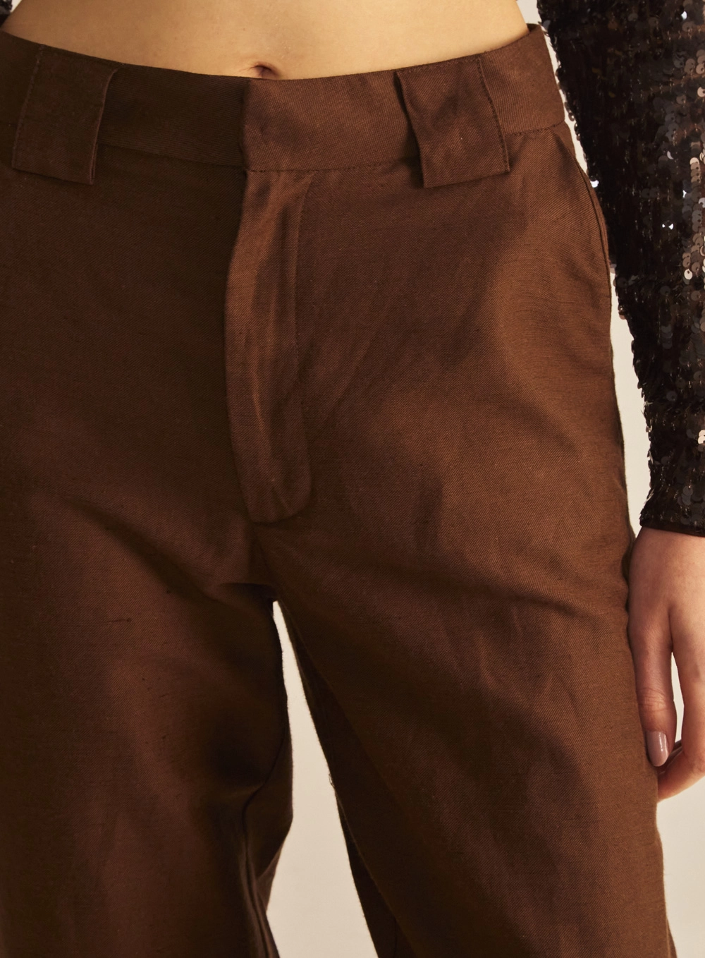 Calça Feminina Alfaiataria Reta Cintura Alta Marrom 3