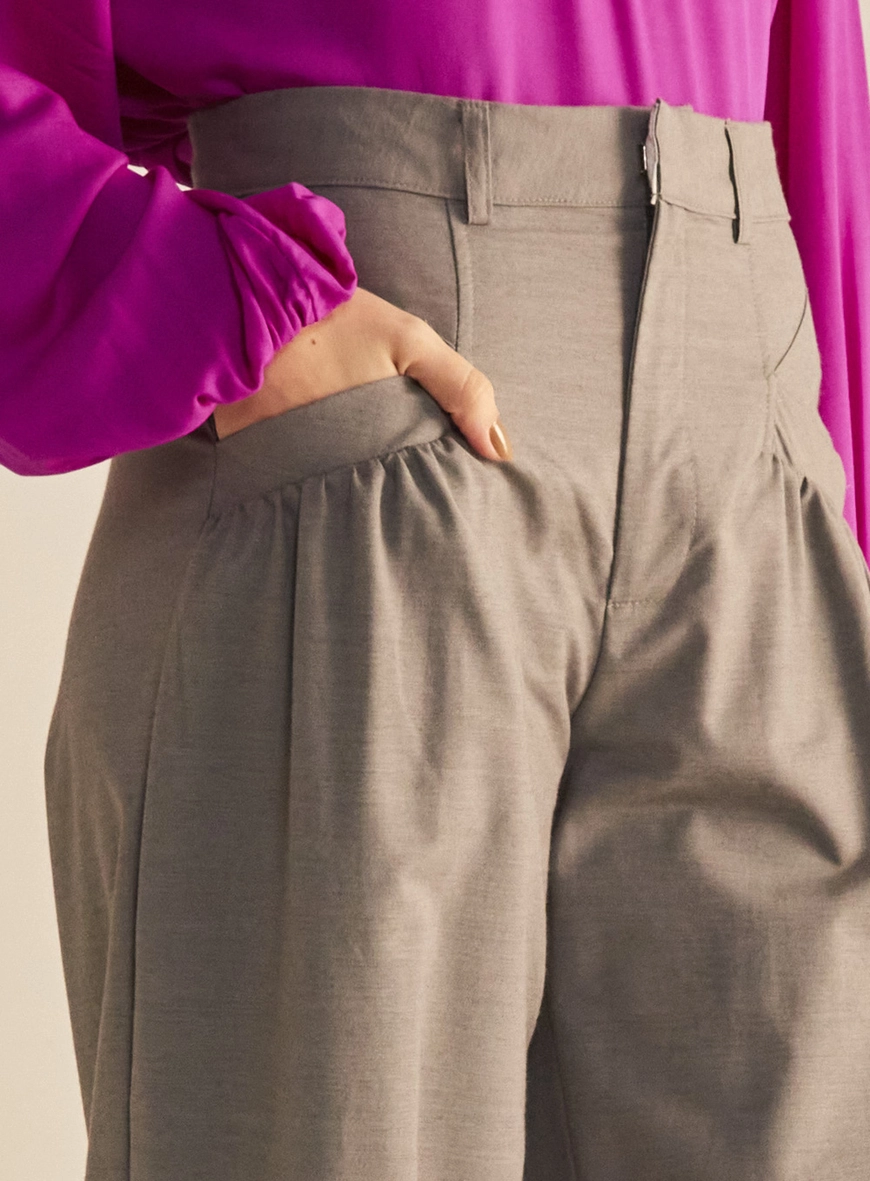 Calça Feminina Alfaiataria Cenoura Cinza 3