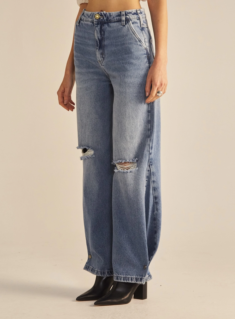 Calça Jeans Feminina Rasgo No Joelho - Alyson Índigo 2