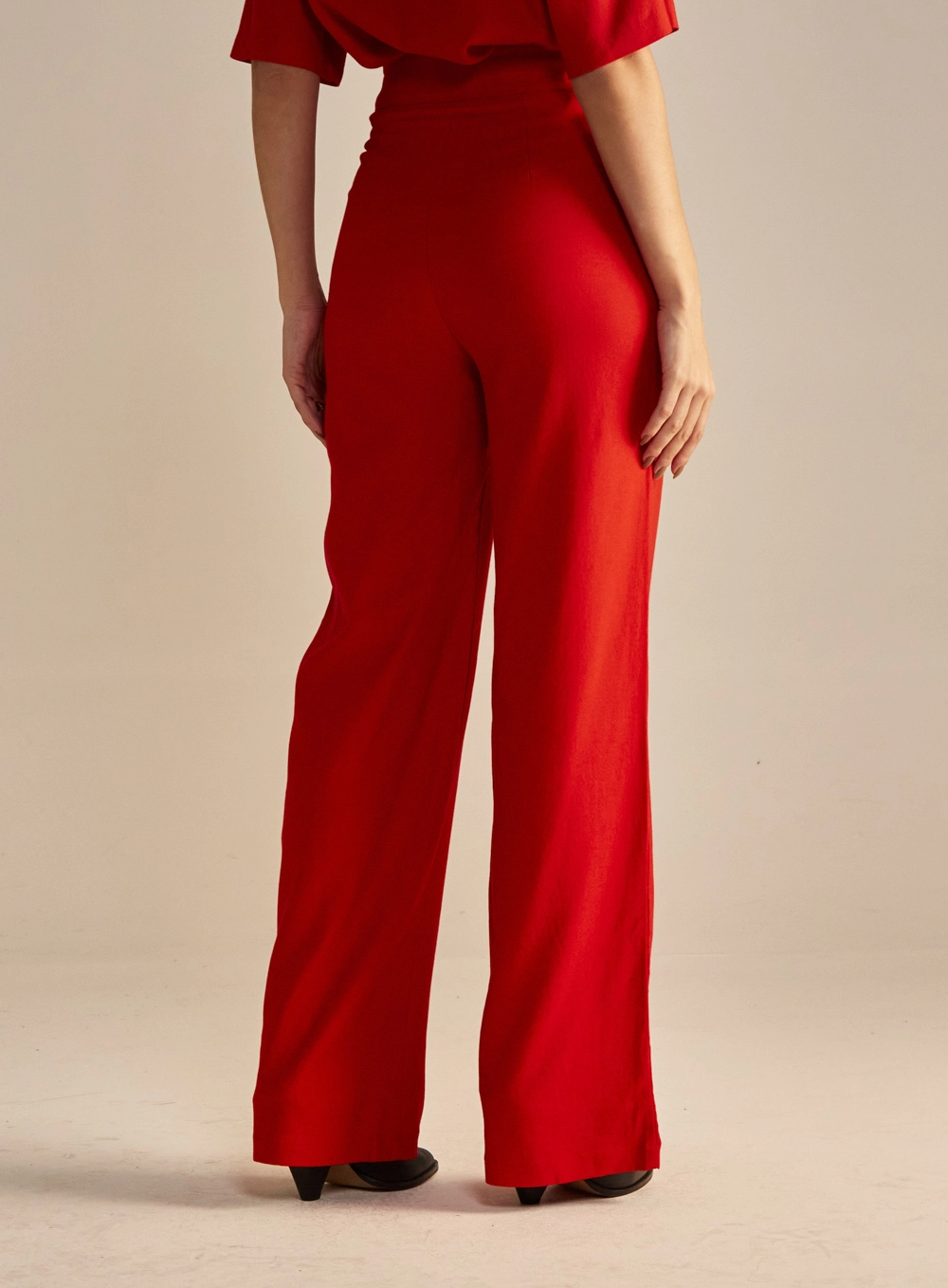 Calça Feminina Alfaiataria Reta Zíper Frontal Vermelho 4