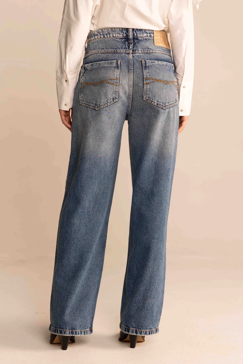 Calça Jeans Feminina Reta Lavagem Média Índigo 4