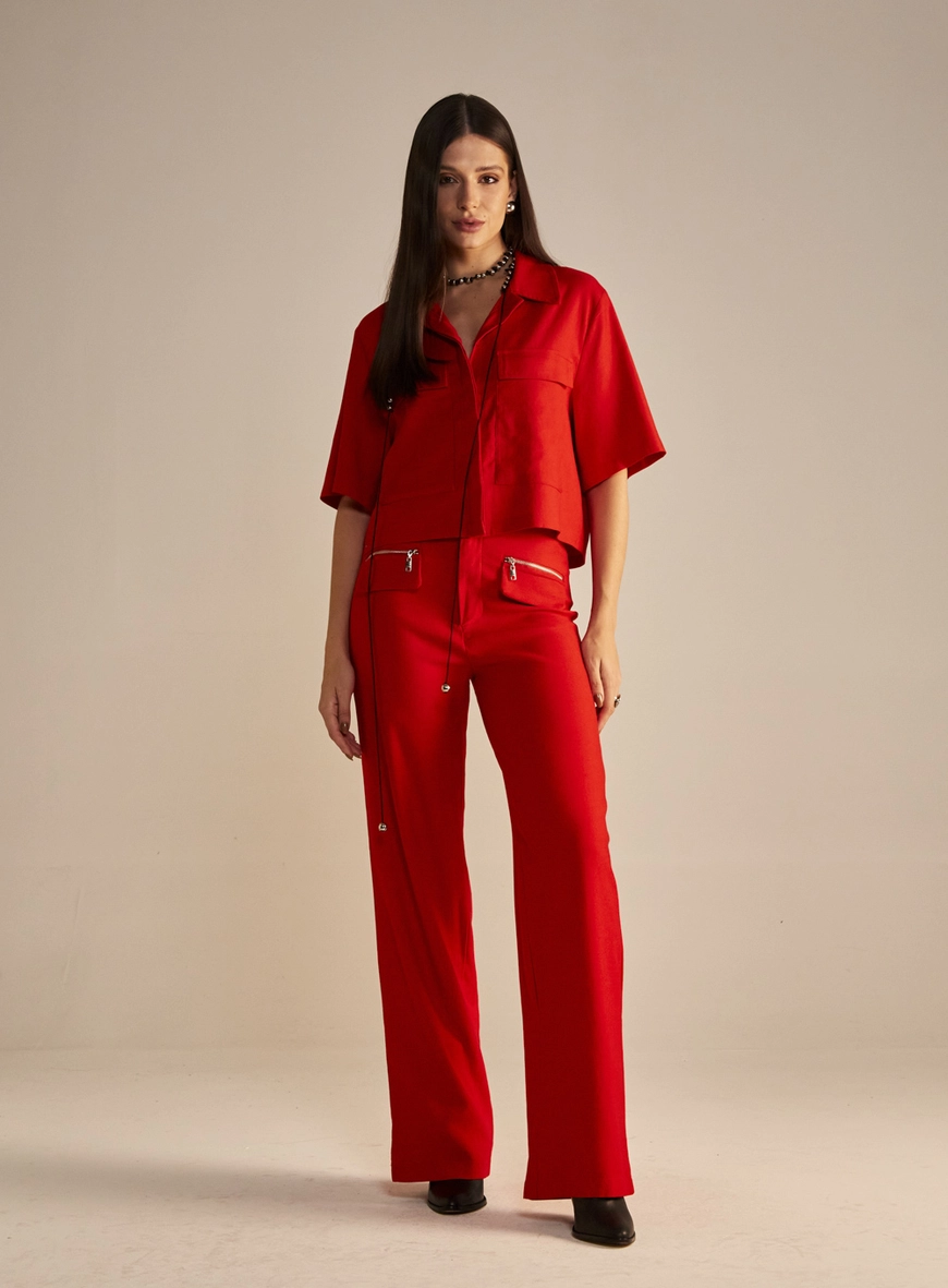 Camisa Feminina Encurtada Com Bolsos Vermelho 4