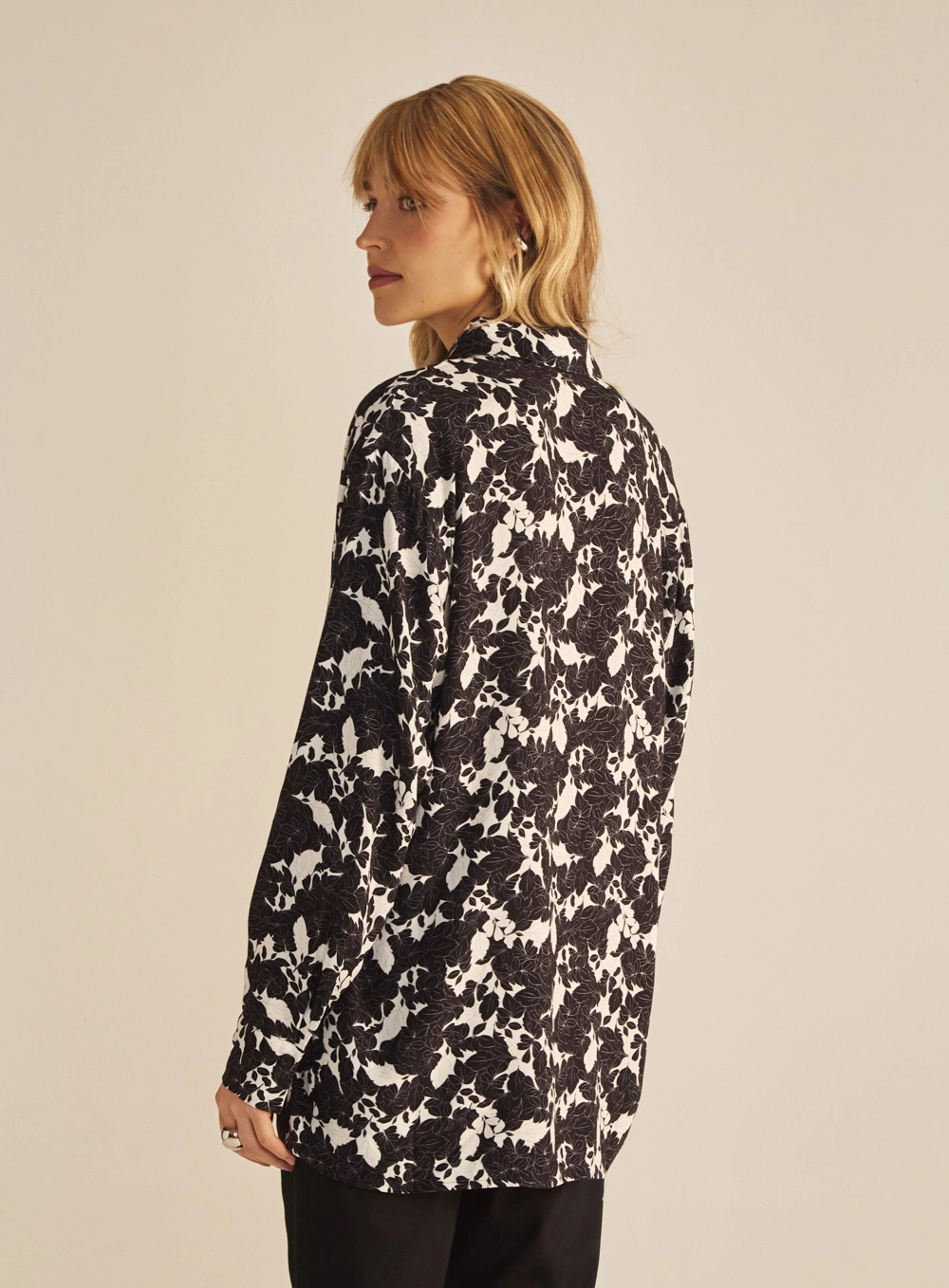 Camisa Feminina Comfort Alongada Com Estampa Estampados 3