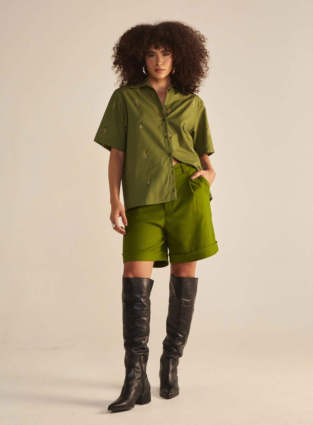 Camisa Feminina Comfort Bordada Verde 4