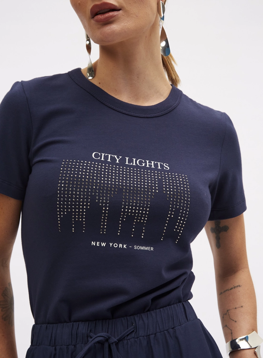 Camiseta Estampada Com Aplicação Azul 4