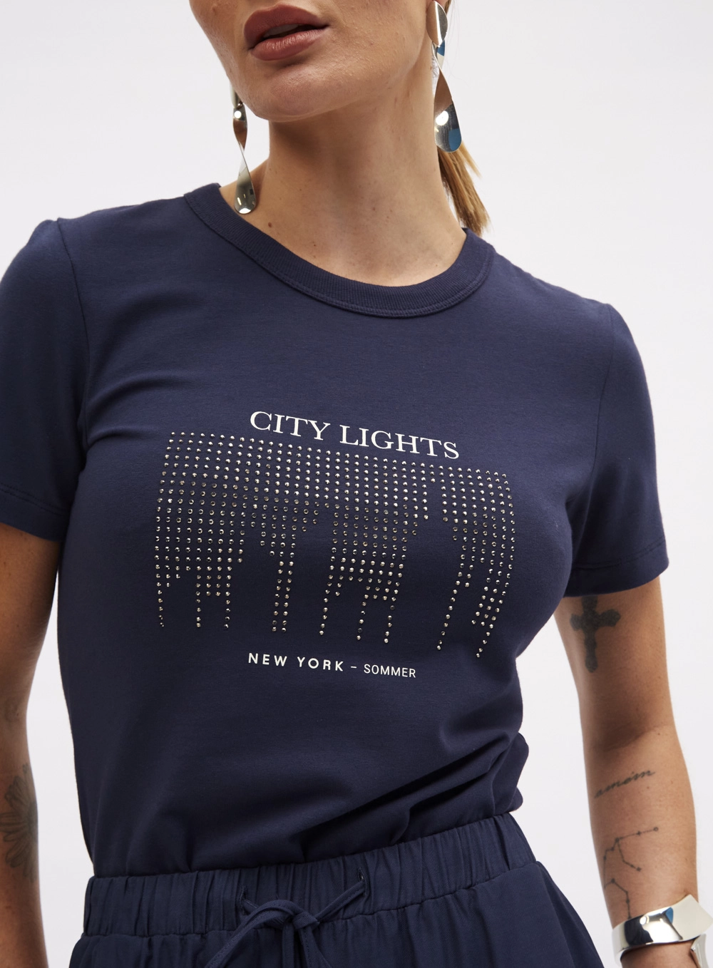 Camiseta Estampada Com Aplicação Azul 4