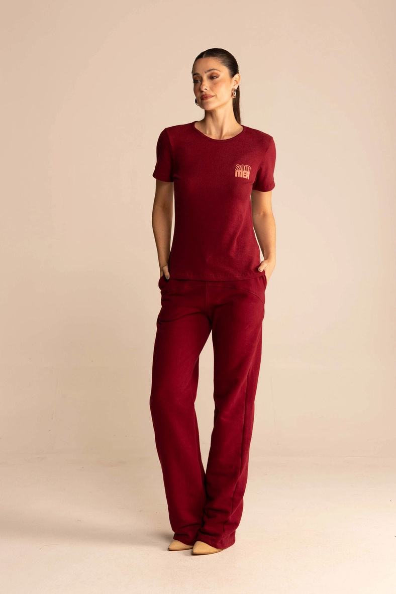 Camiseta Feminina Slim Fit Logo Em Relevo Bordô Bloodstone 4