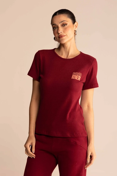 Camiseta Feminina Slim Fit Logo Em Relevo
