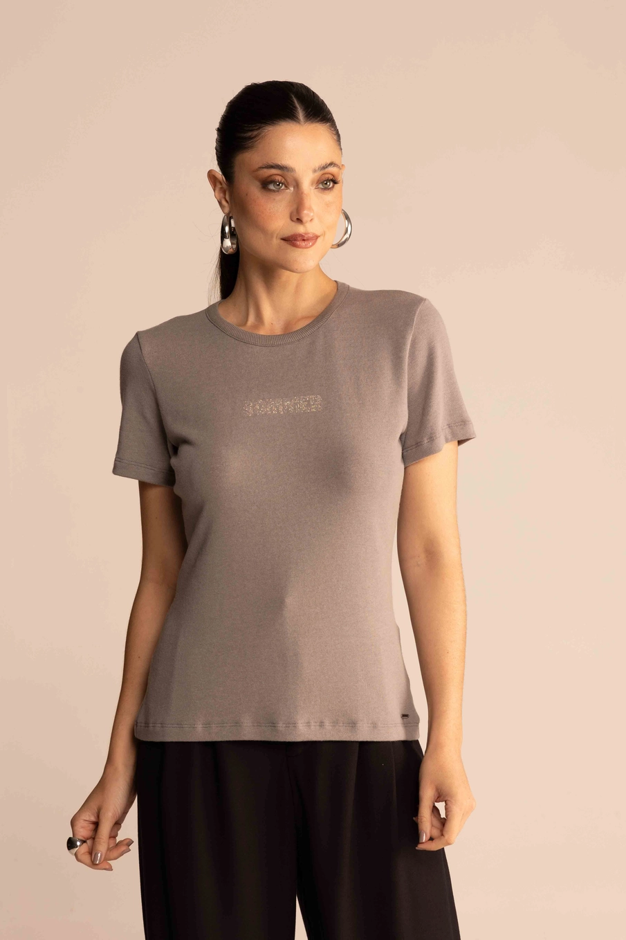 Camiseta Feminina Slim  Logo Com Strass Cinza 1