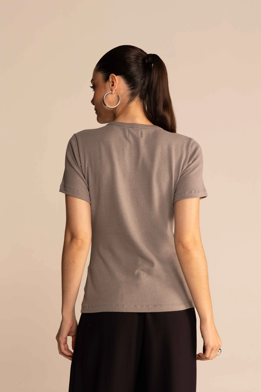 Camiseta Feminina Slim  Logo Com Strass Cinza 3