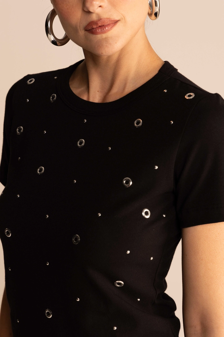 Camiseta Feminina Small Com Aplicação De Ilhós Preto 2