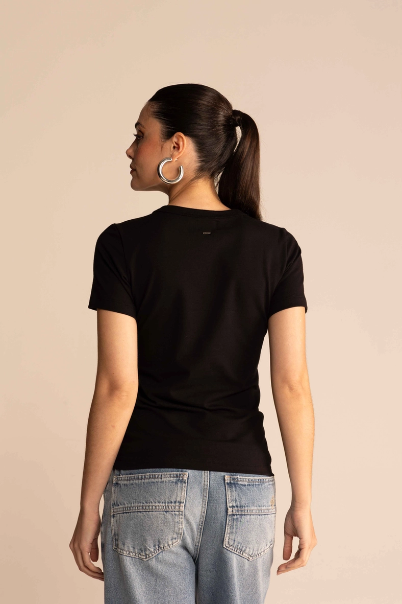 Camiseta Feminina Small Com Aplicação De Ilhós Preto 3