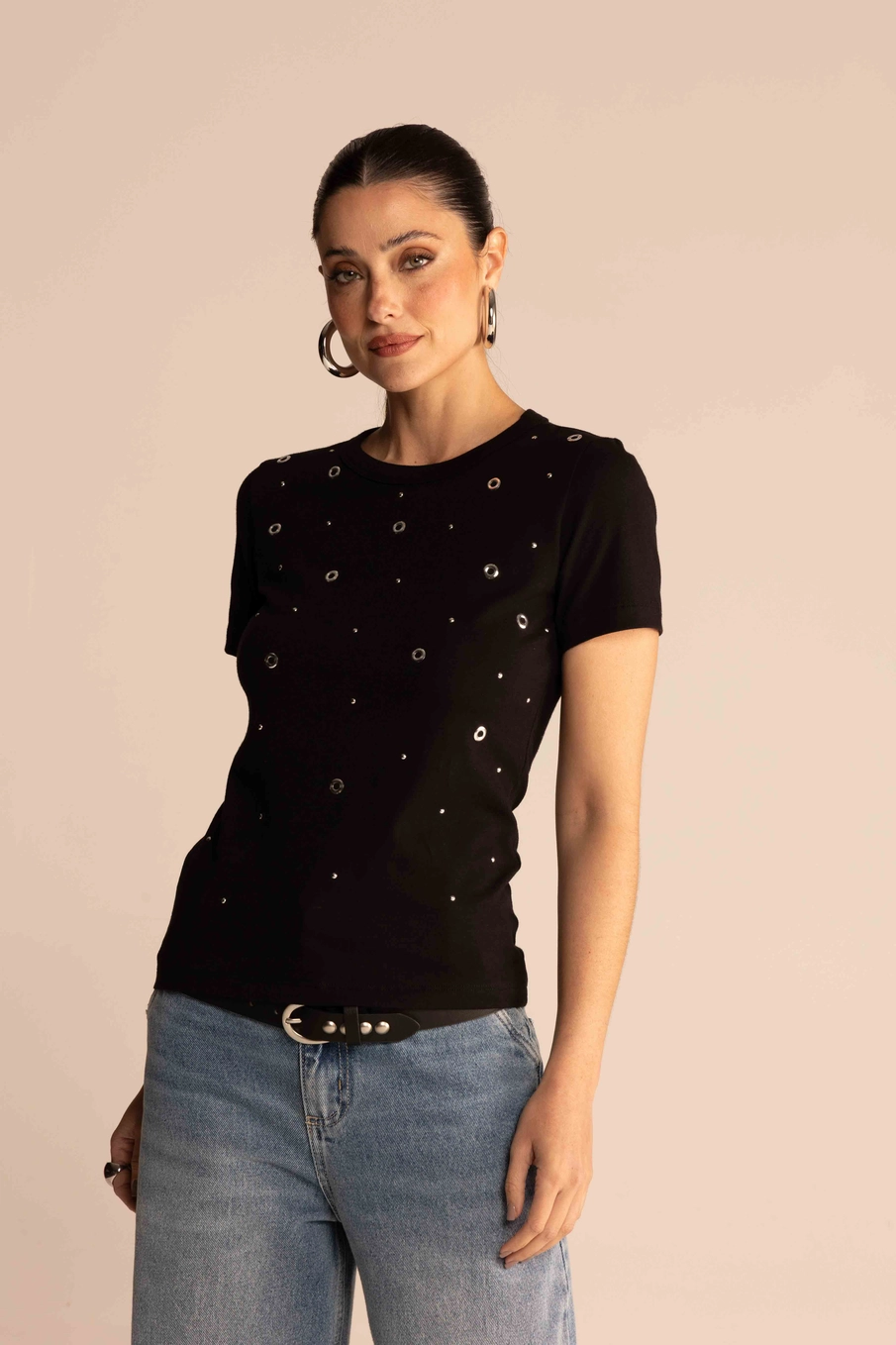 Camiseta Feminina Small Com Aplicação De Ilhós Preto 1