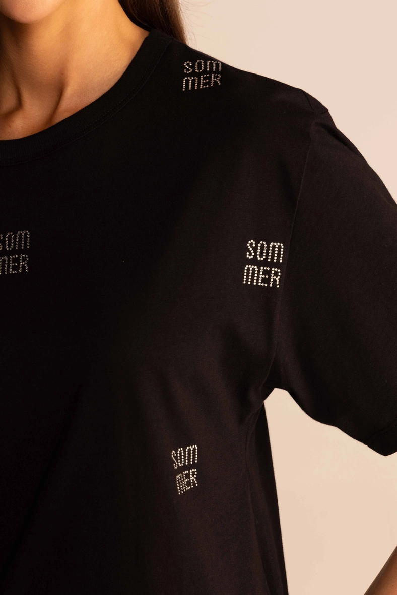 Camiseta Feminina Oversized Logo Com Strass Preto 2