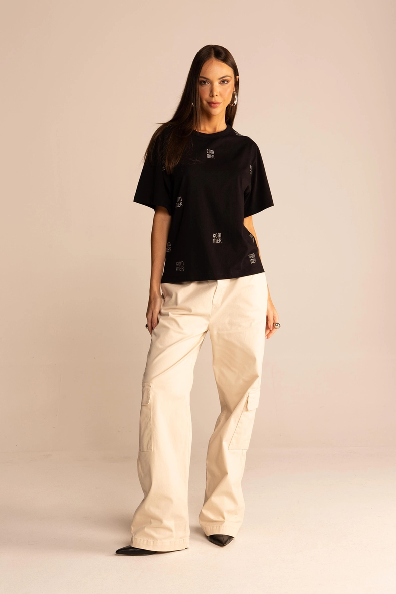 Camiseta Feminina Oversized Logo Com Strass Preto 4