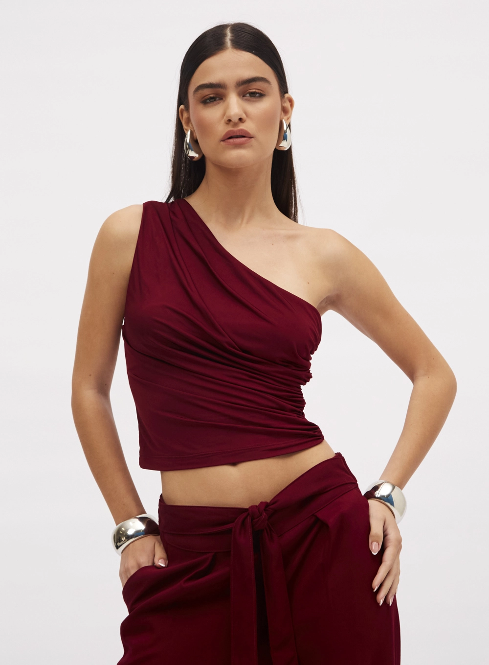 Blusa Franzida Ombro Unico Bordô Bloodstone 2