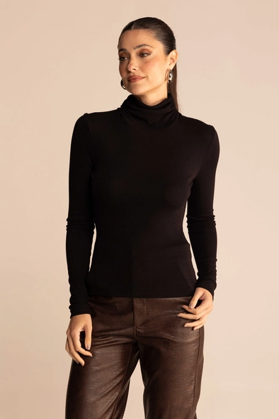 Blusa Feminina Slim Canelada Gola Alta Franzida