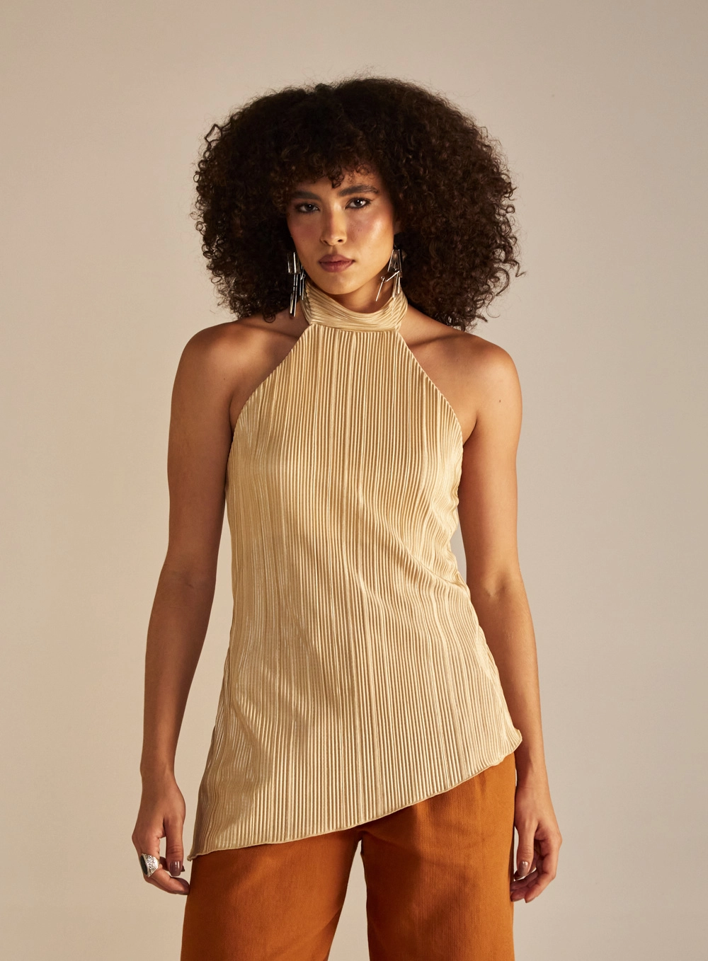 Blusa Feminina Plissada Assimétrica Bege 1