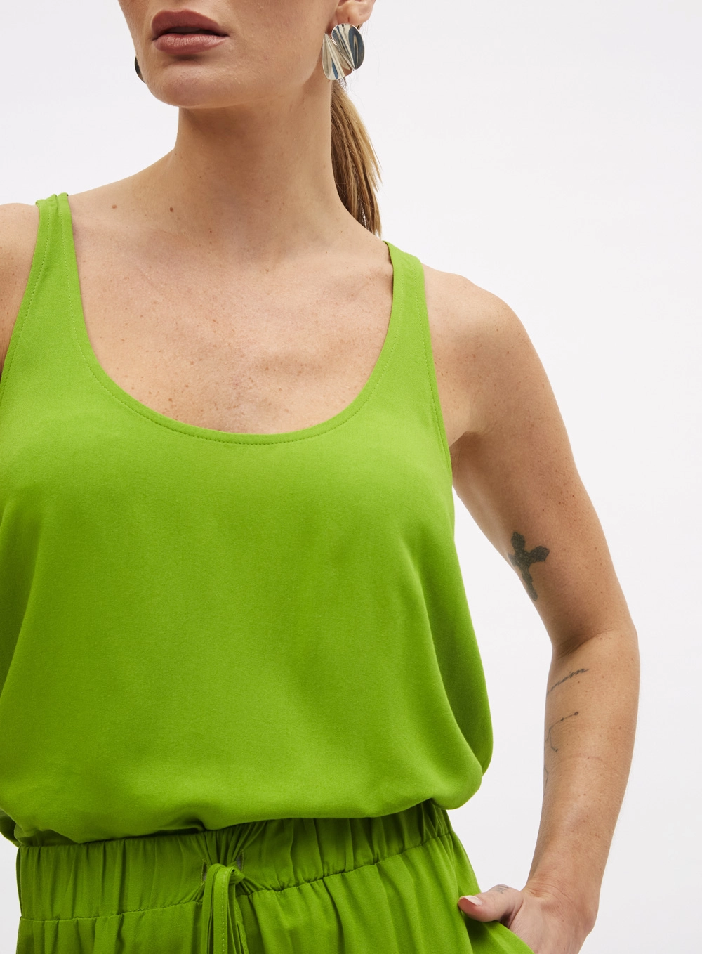 Blusa Fluida Com Decote U Verde 4