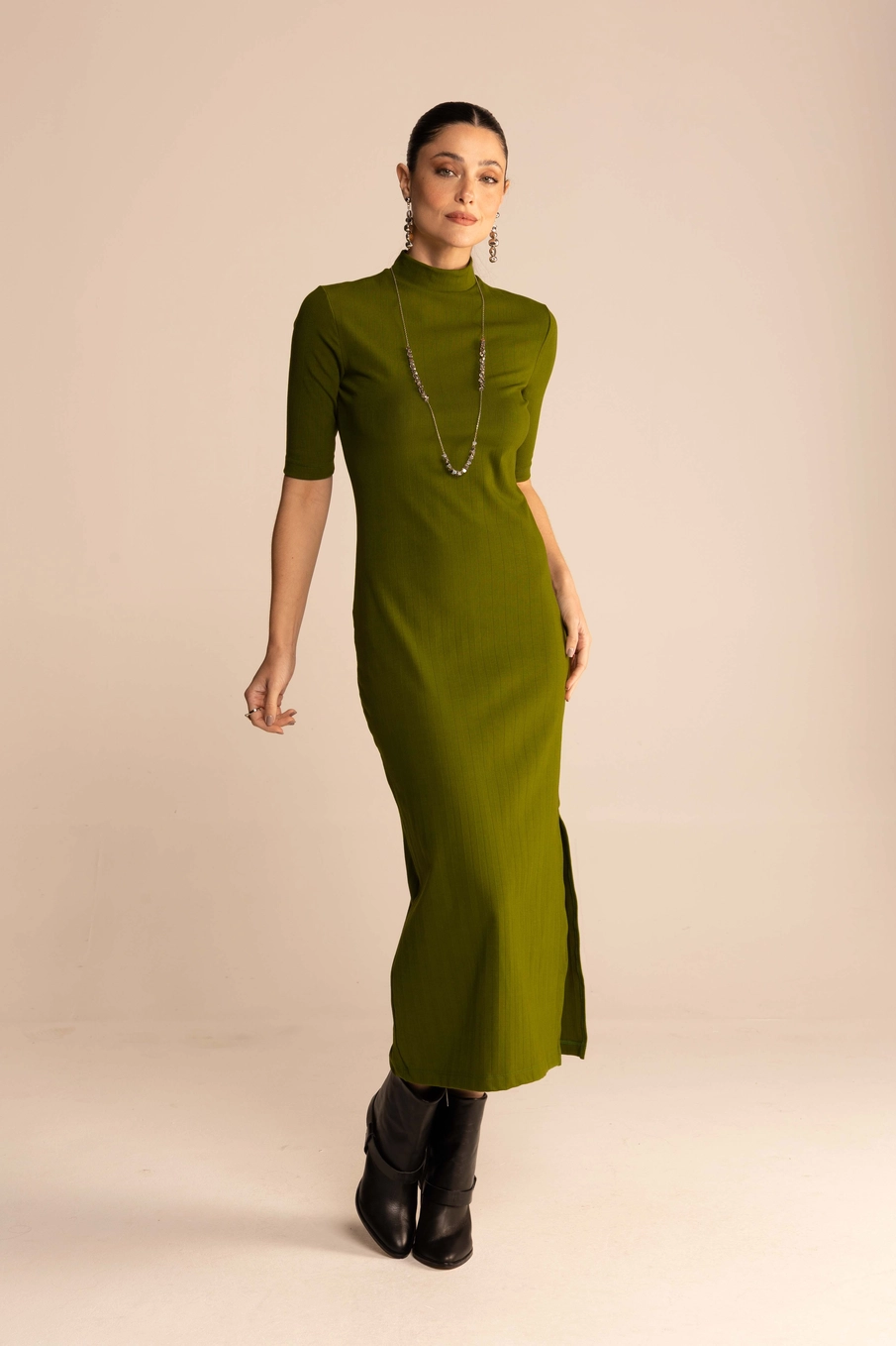 Vestido Canelado Com Fenda Verde Serrano 1