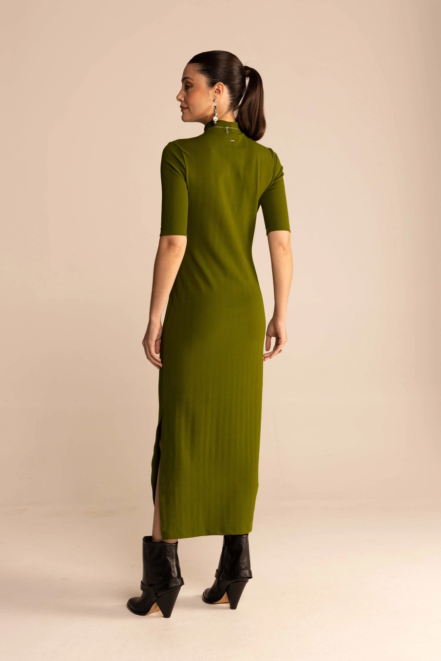 Vestido Canelado Com Fenda Verde Serrano 3