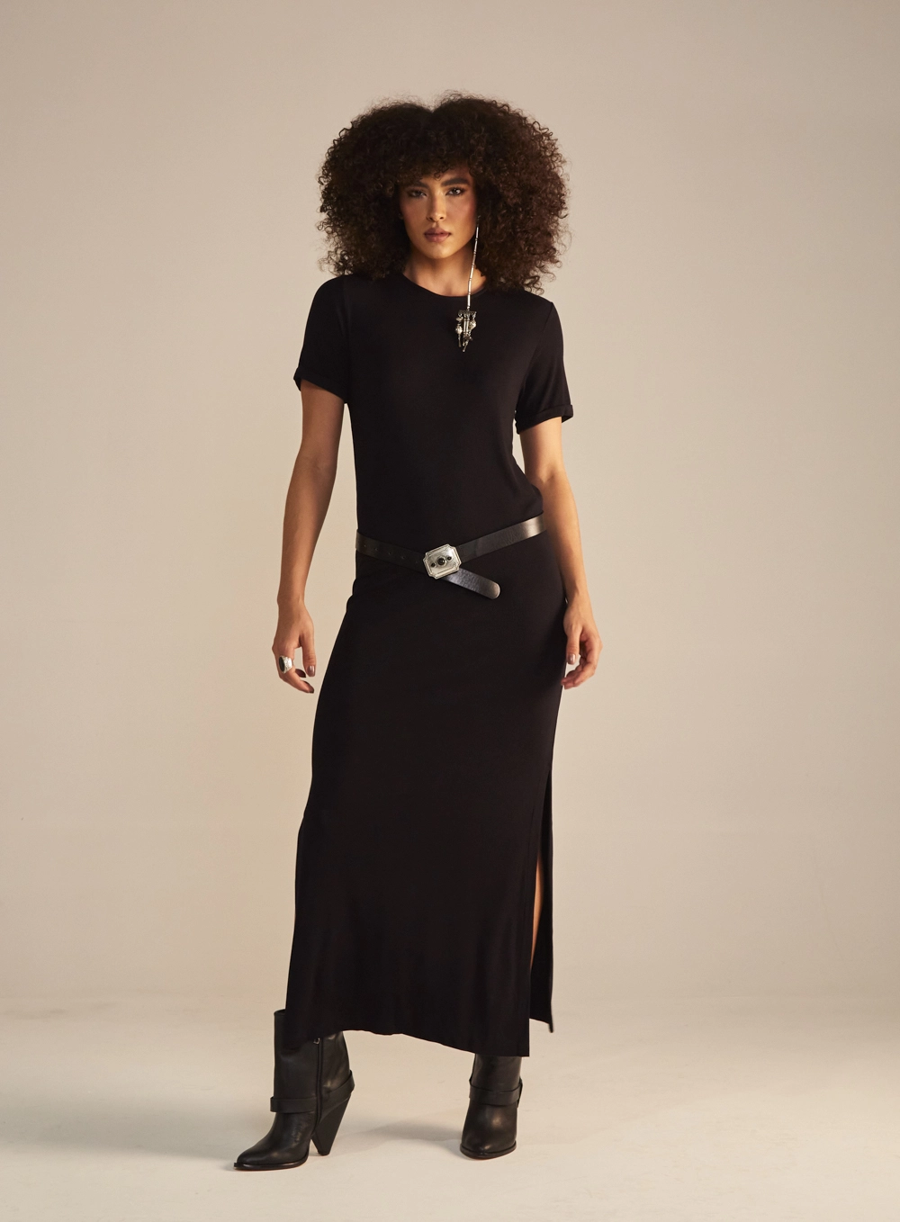 Vestido Midi Com Fenda Lateral Preto 1