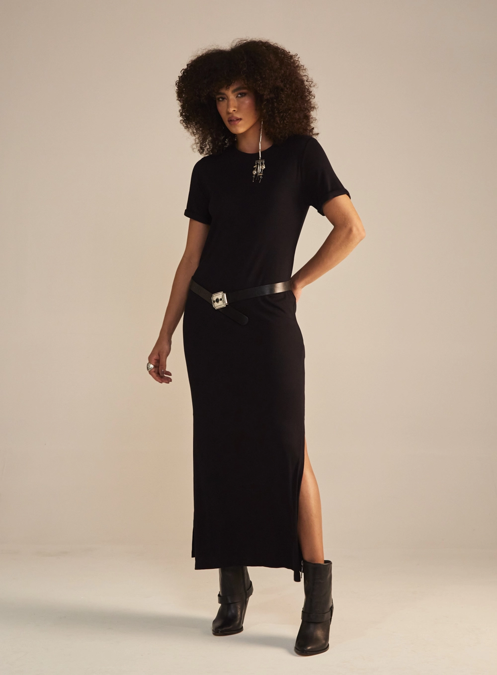 Vestido Midi Com Fenda Lateral Preto 4