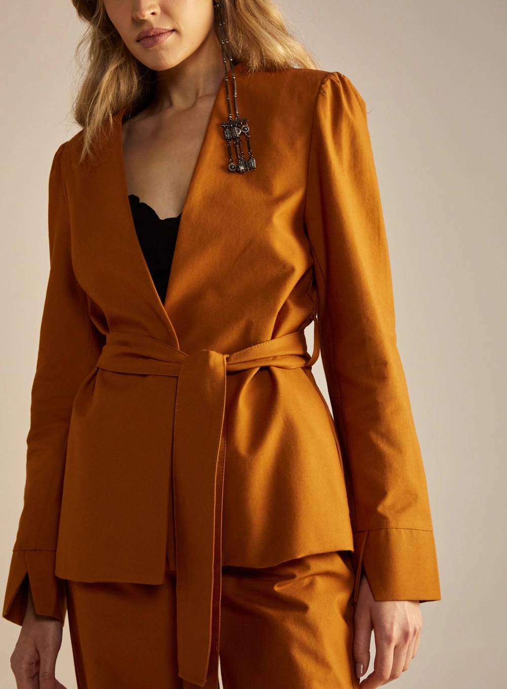 Blazer Feminino Comfort Transpassado Com Amarração Marrom 2