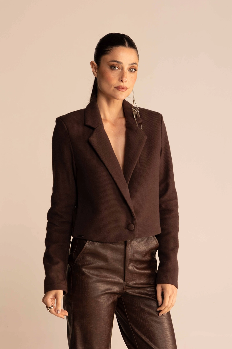Blazer Feminino Alfaiataria Comfort Encurtado Marrom 1