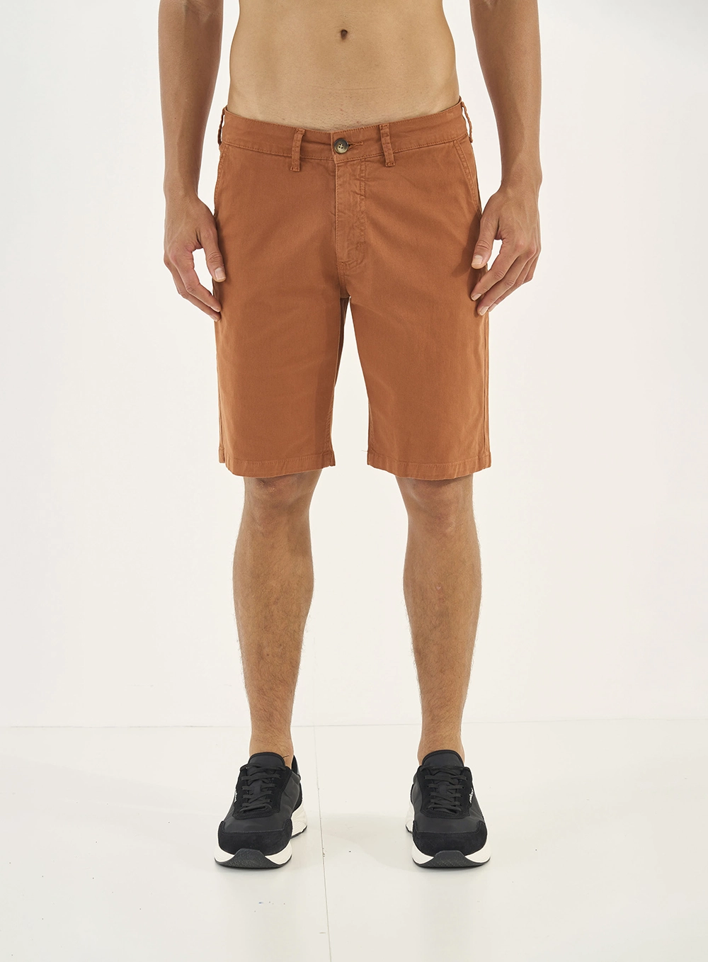 Bermuda Sarja Chino Marrom Zeus