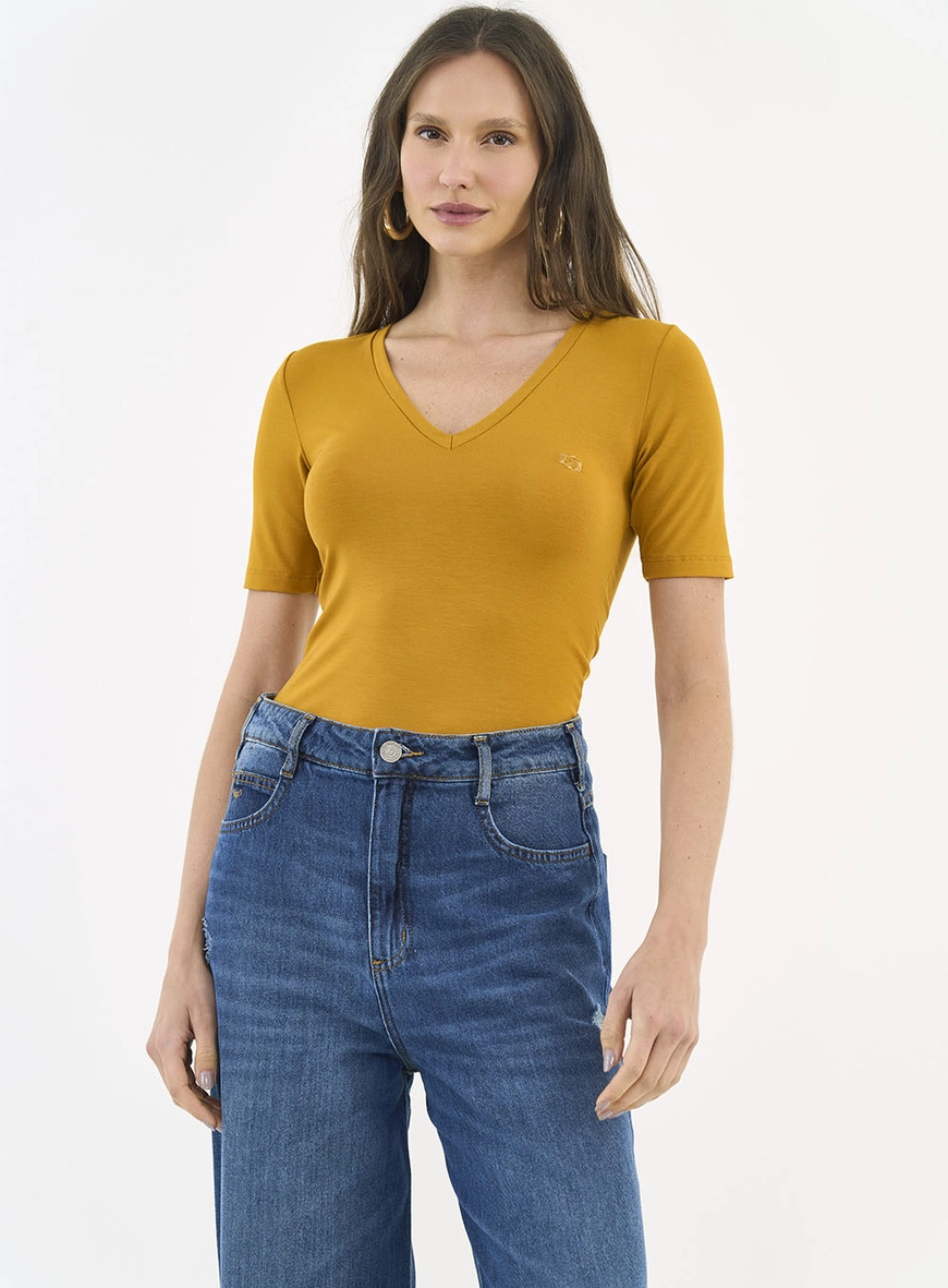 Camiseta Feminina Slim Viscose Decote V