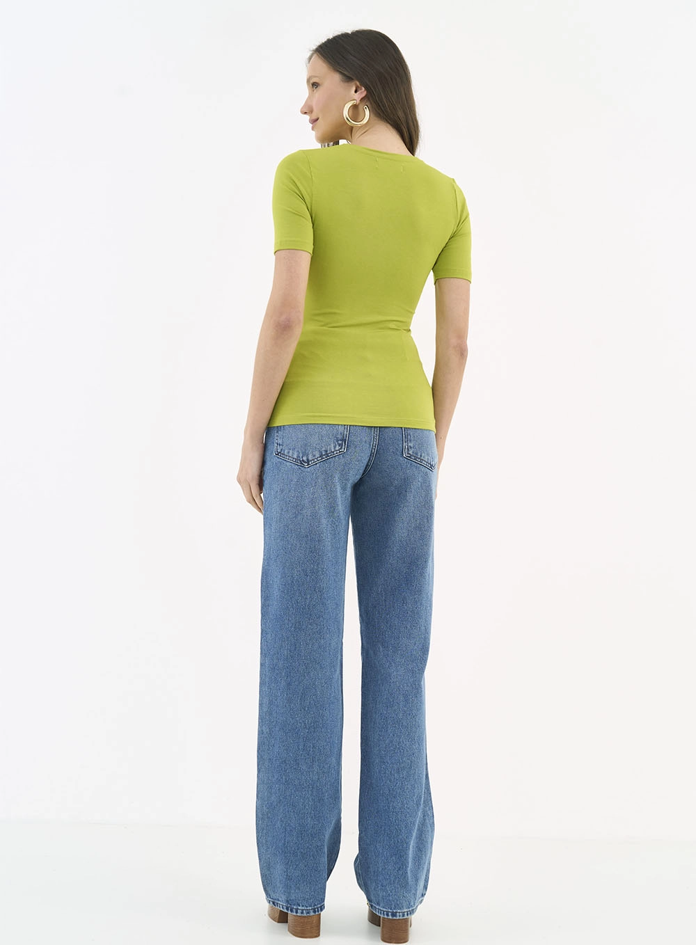 Camiseta Feminina Slim Viscose Decote V Verde