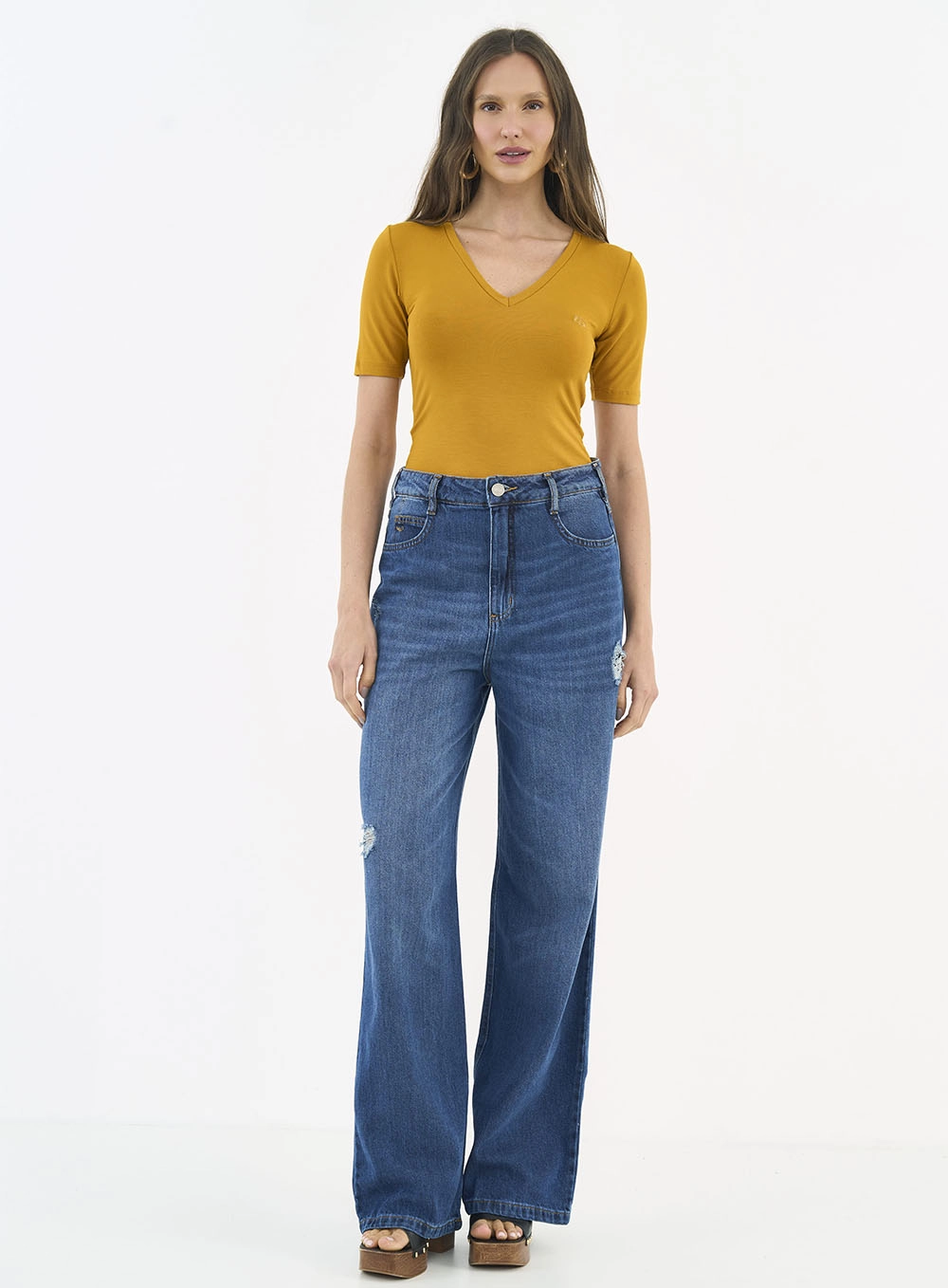 Camiseta Feminina Slim Viscose Decote V Amarelo