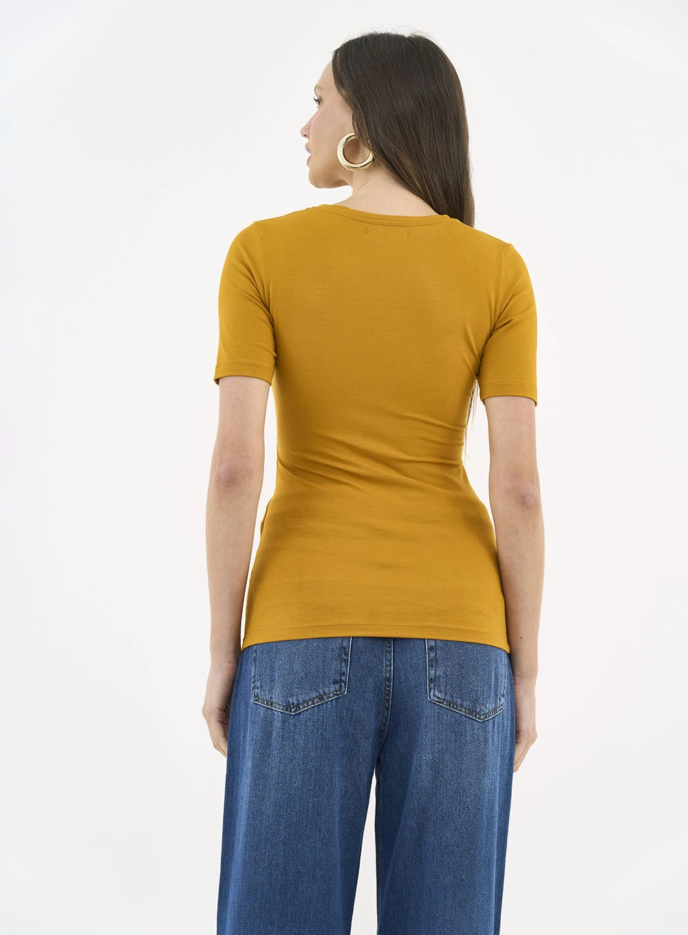 Camiseta Feminina Slim Viscose Decote V Amarelo