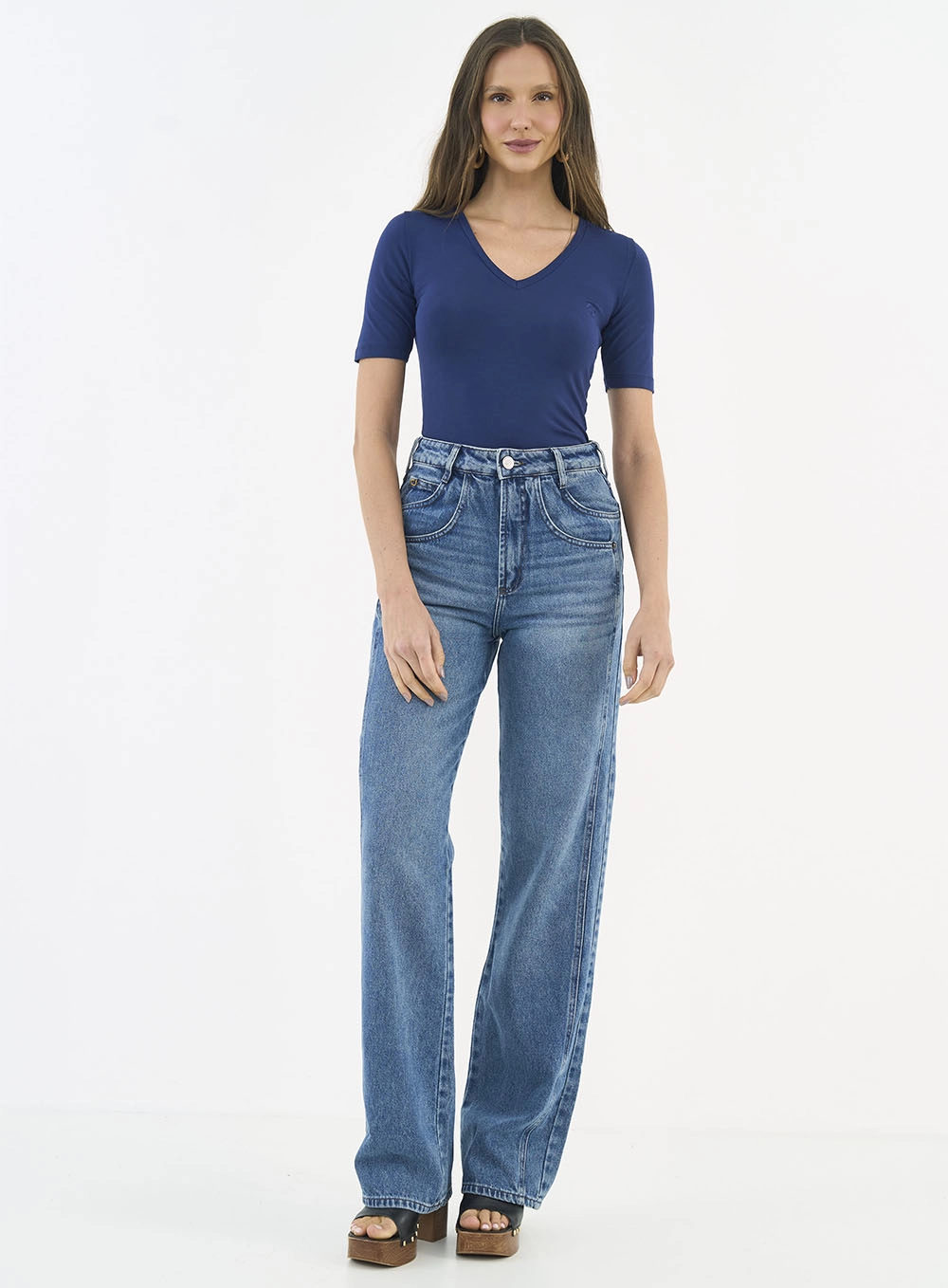 Camiseta Feminina Slim Viscose Decote V Azul Darkness