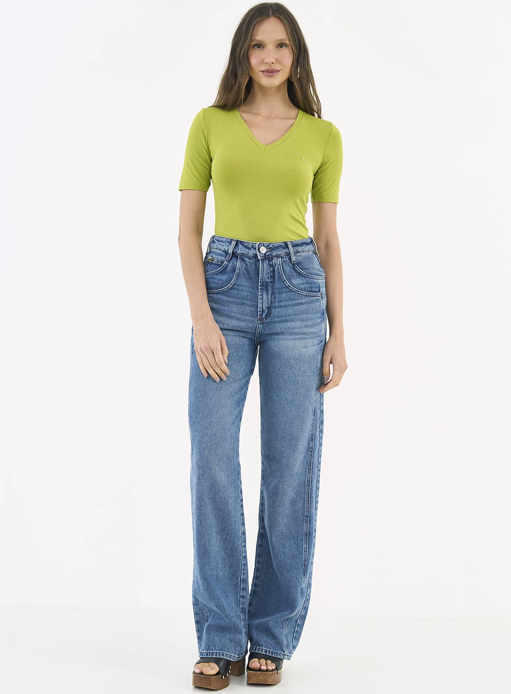 Camiseta Feminina Slim Viscose Decote V Verde