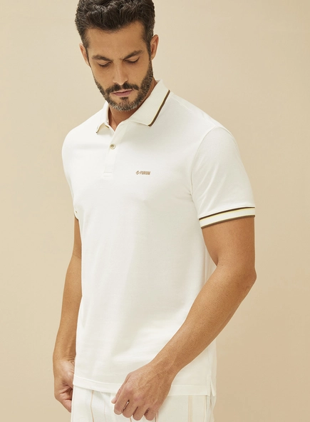 Polo Masculina Ajustada Com Detalhe Em Listras