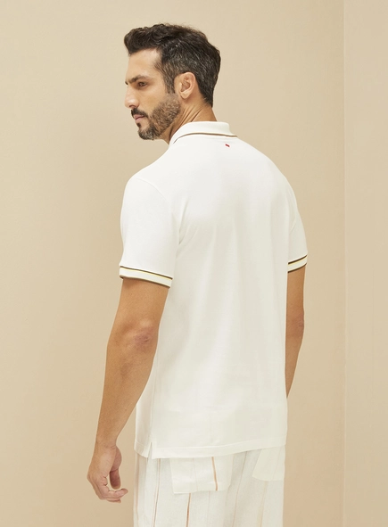 Polo Masculina Ajustada Com Detalhe Em Listras