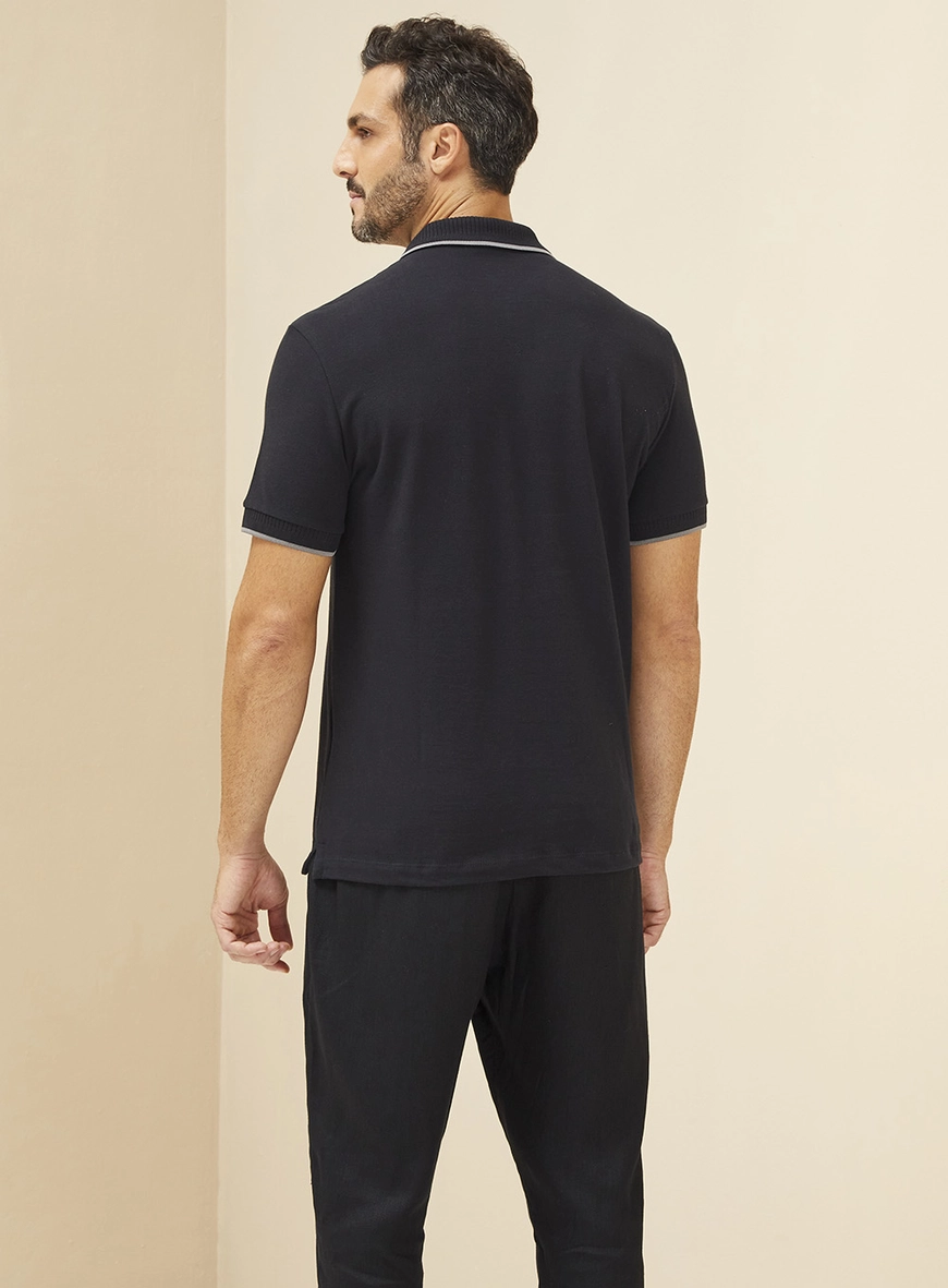 Polo Masculina Basic Com Detalhe Em Listras Preto