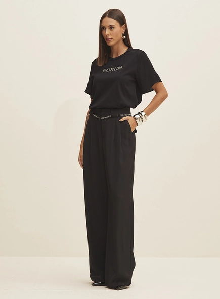 Camiseta Feminina Com Logo Em Aplicação
