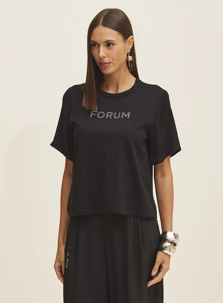 Camiseta Feminina Com Logo Em Aplicação
