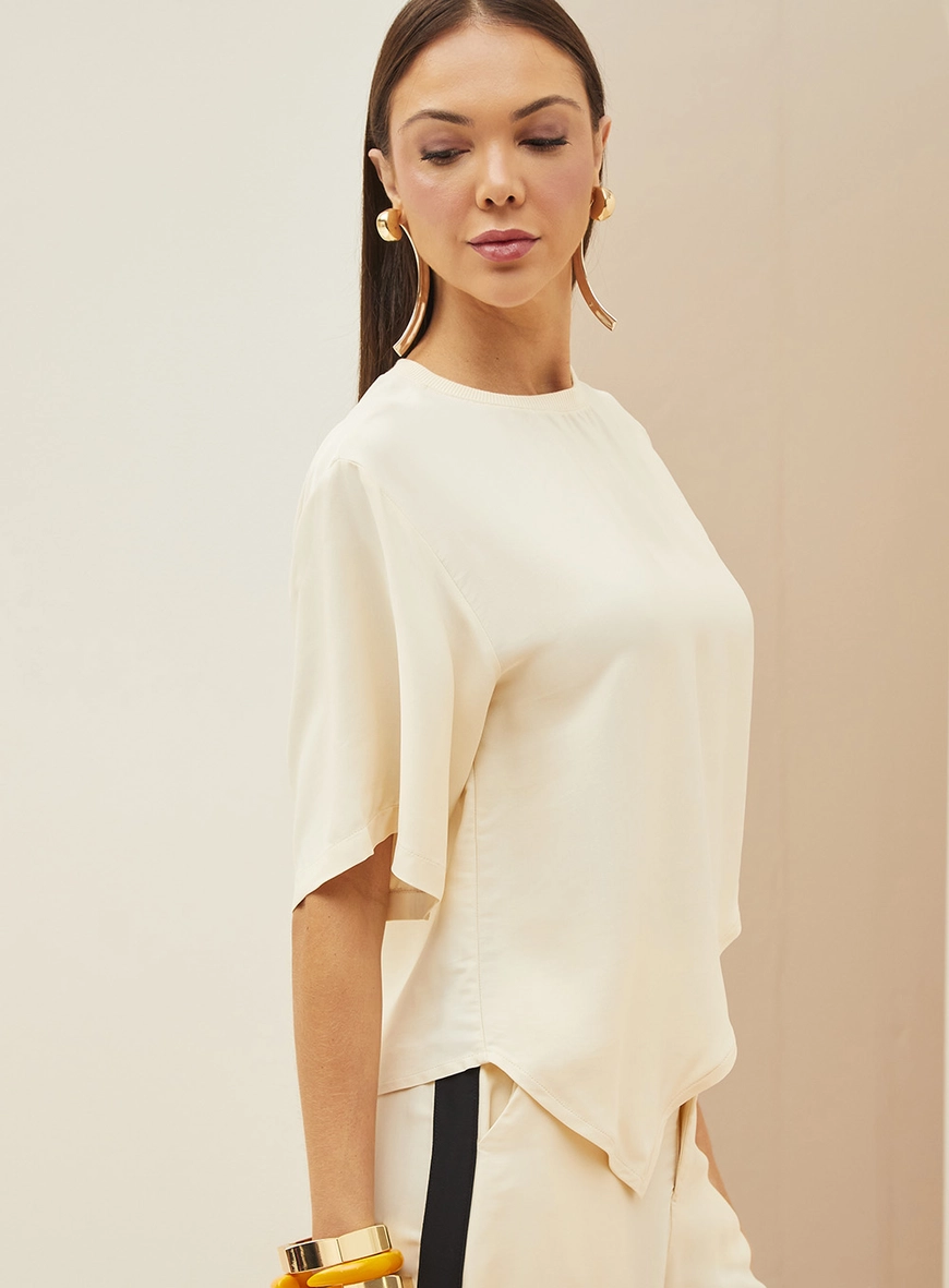 Camiseta Feminina Assimétrica Bege