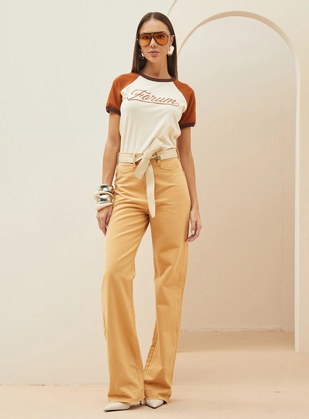Camiseta Feminina Com Estampa Em Logo