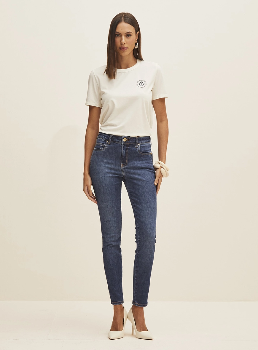 Camiseta Feminina Com Estampa Em Logo Off Shell