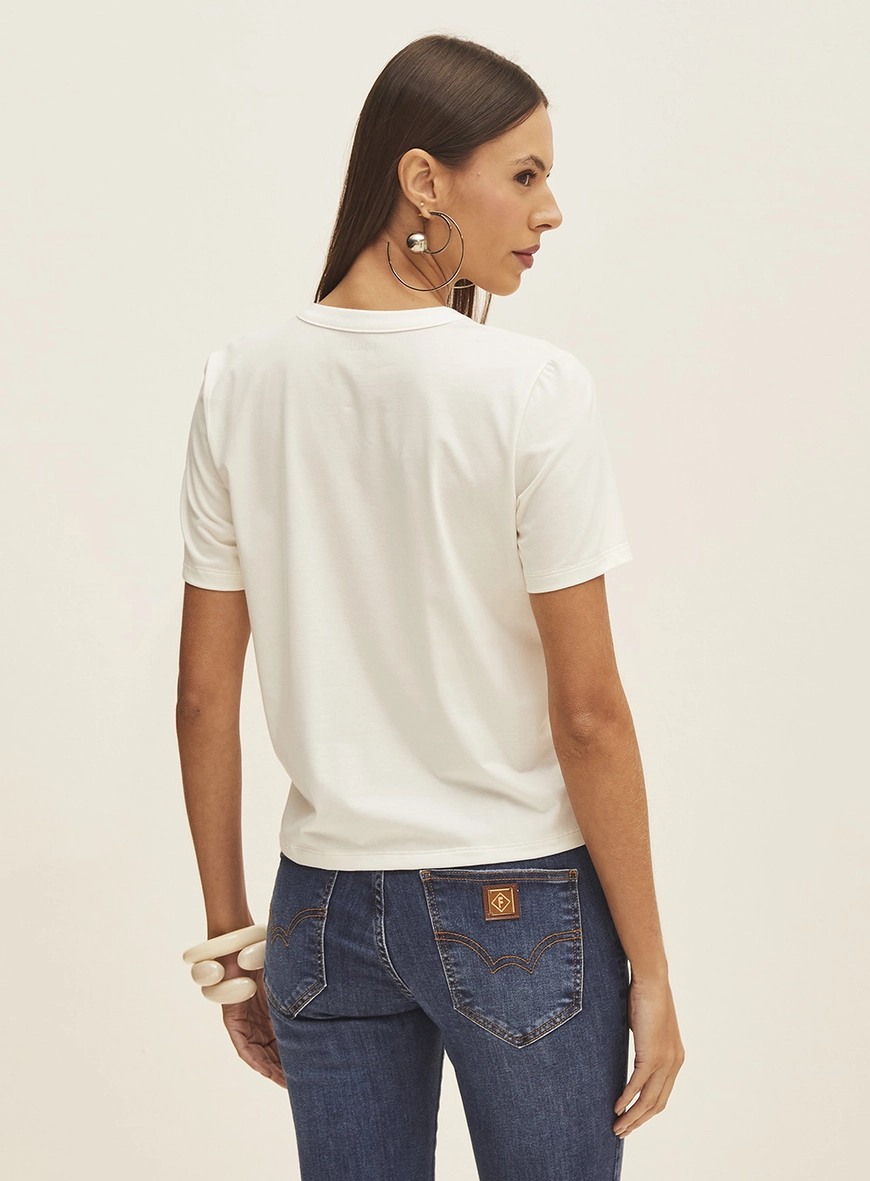 Camiseta Feminina Com Estampa Em Logo Off Shell