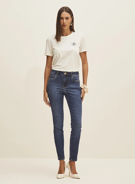 Camiseta Feminina Com Estampa Em Logo