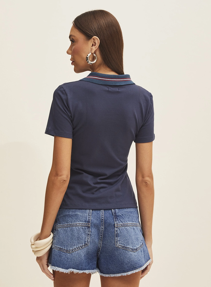 Camiseta Gola V Com Detalhe Em Logo Azul