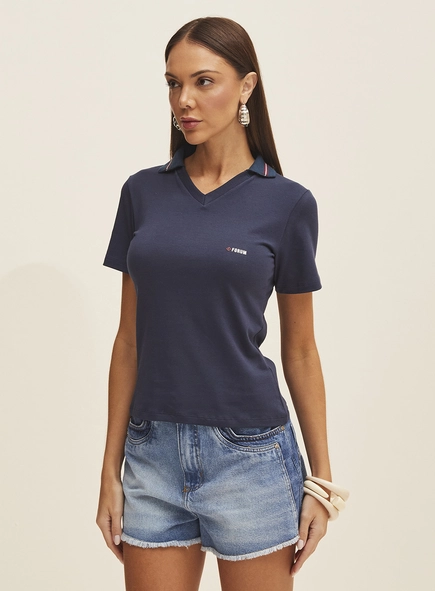 Camiseta Gola V Com Detalhe Em Logo
