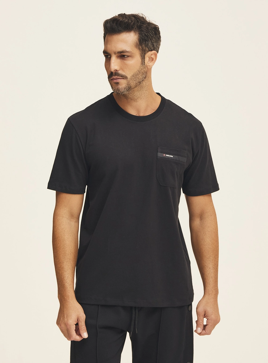 Camiseta Masculina Com Bolso Frontal Preto