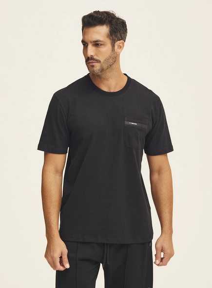 Camiseta Masculina Com Bolso Frontal